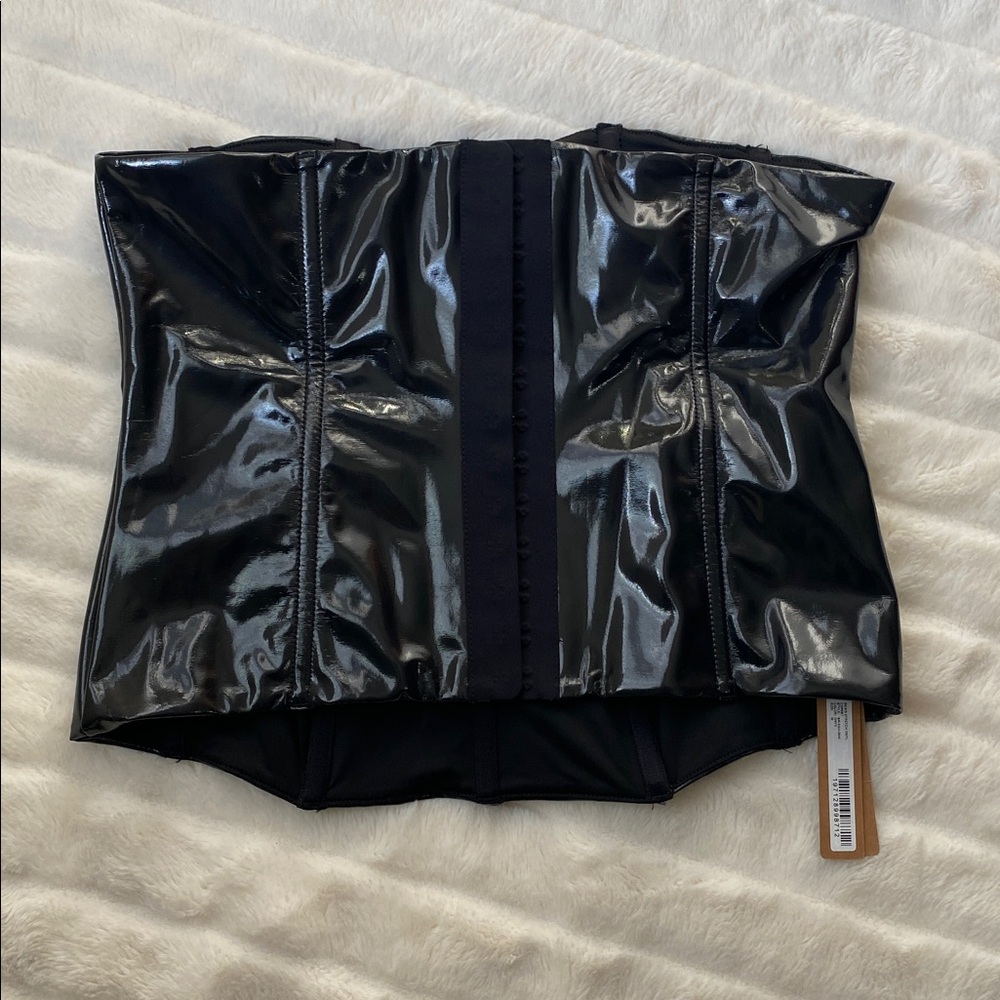 SKIMS Onyx vinyl corset - Picture 4 of 6